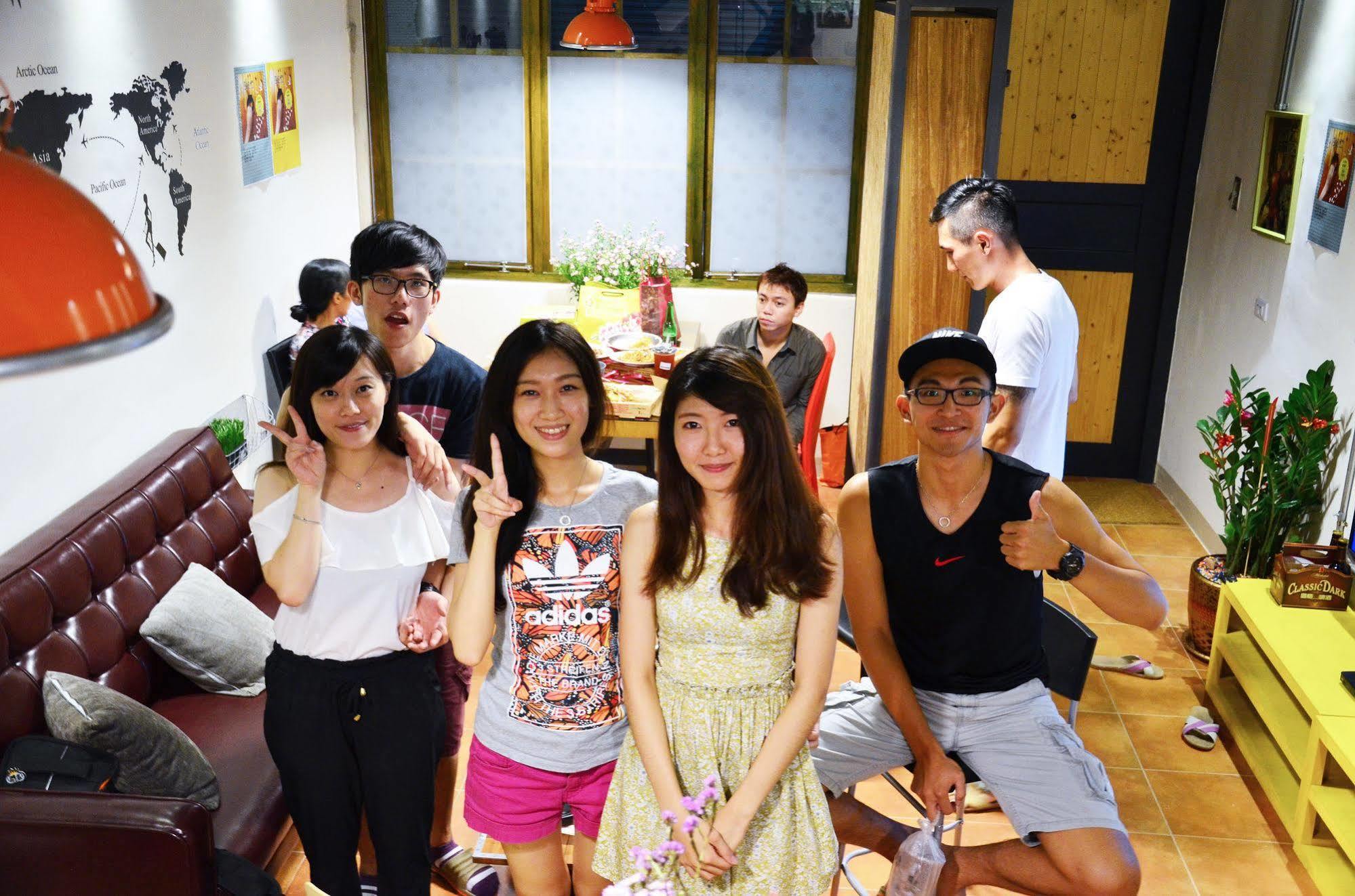 Knock Knock Hostel Kaohsiung Exterior foto